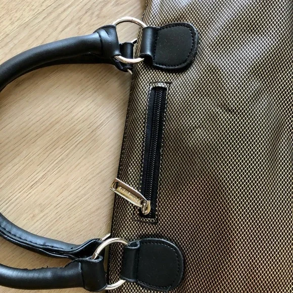 🍷Insulated Wine bags (2) with (2) wine openers - Picture 6 of 6